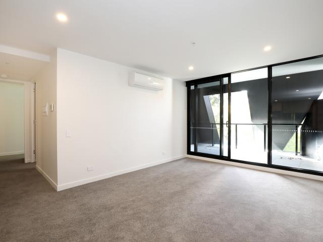 Stylish East Facing Apartment Overlooking Grattan Gardens in Prime Prahran Location