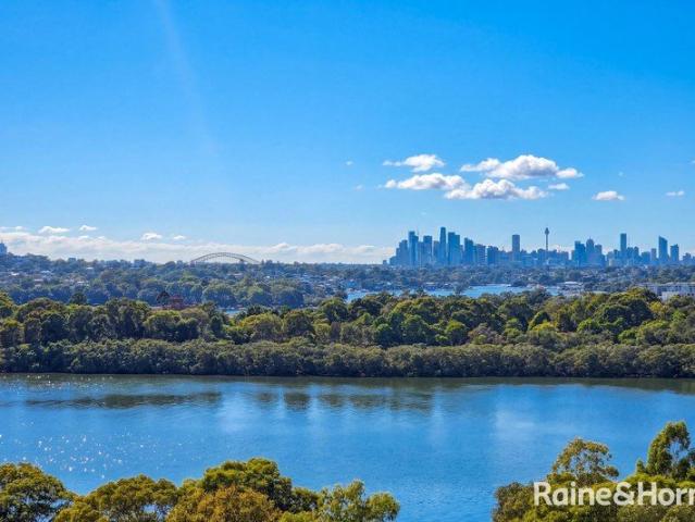 Stylish East Facing 2 Bed Apartment with Panoramic Water & City Outlooks