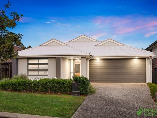 Stylish Easy Care Living With An Upmarket Kitchen, A Beautifully Renovated Bathroom & Ambient Lakeside Lifestyle!