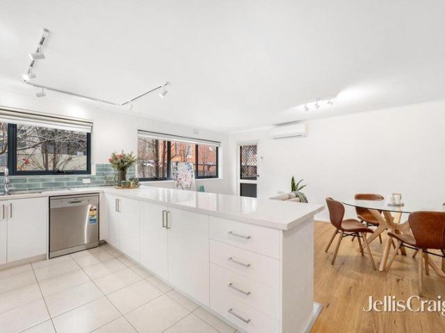 Stylish, Easy Care Living, Zoned to Box Hill High School