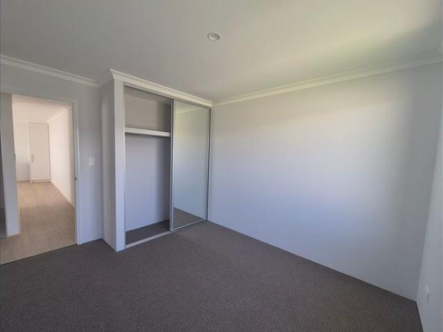 Stylish, Easy Living Near the Coast