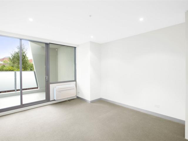 Stylish & elegant one bedroom plus study apartment!