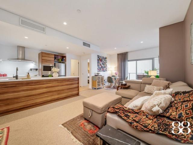 Stylish Elevated Living With Space, Privacy and Location!
