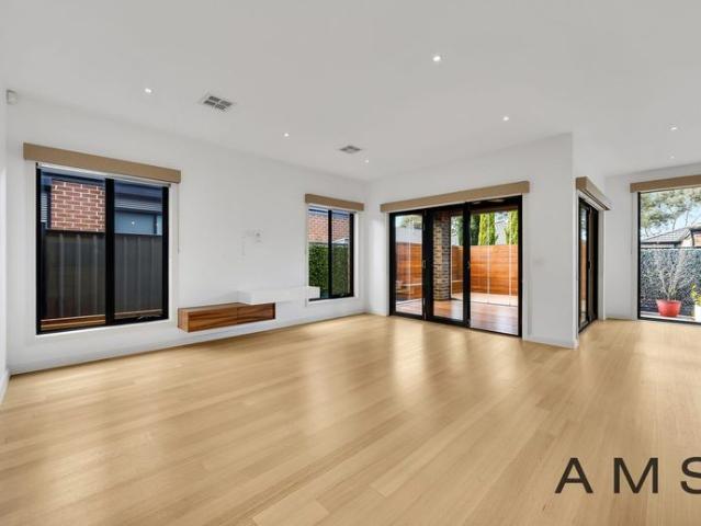 Stylish Entertainer Close To Local Attractions !