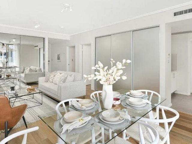 Stylish Entertainer Close To Local Attractions
