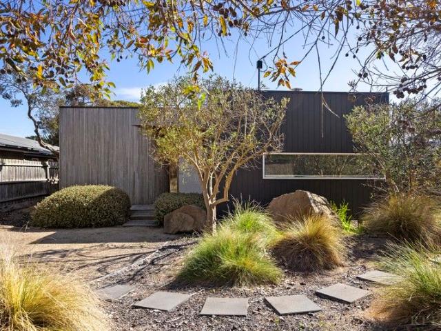 Stylish Escape In Tranquil, Sought After Setting