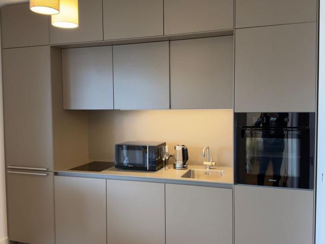 Stylish & Fully Furnished 1 Bedroom Apartment with Balcony in Prime Munich Location, Munchen Amsterdam Apartments for Rent