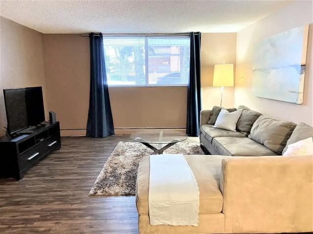 Stylish Fully Furnished 1 Bedroom Near Downtown & 124 Street — 1 Bedroom Apartment