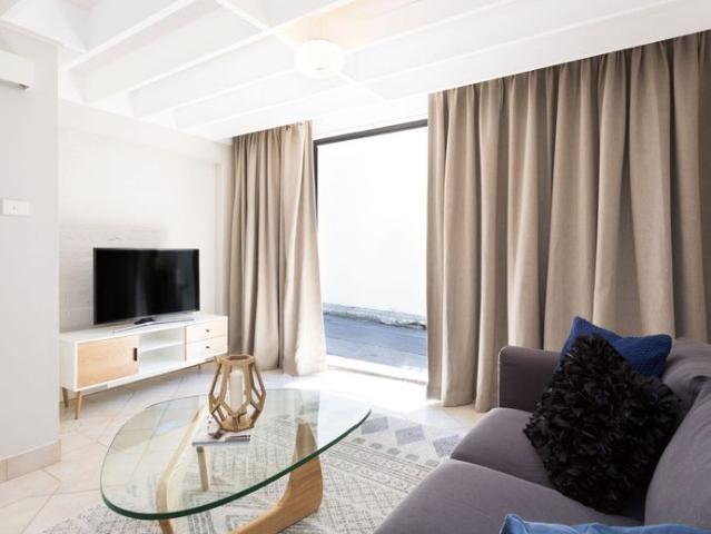 Stylish Fully Furnished 2 Bedroom, 2 Bathroom Home Next to USYD