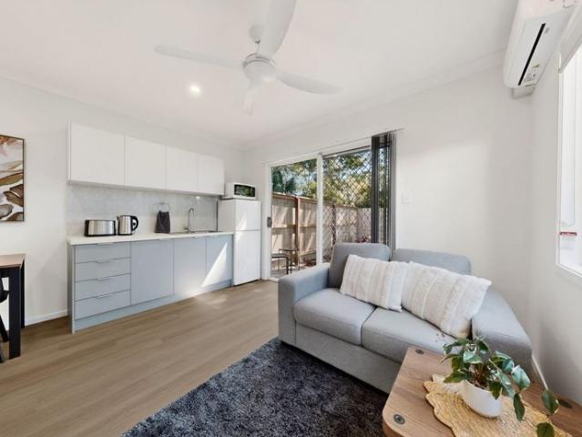 Stylish, Fully Furnished Unit in Central Location All Bills Included!