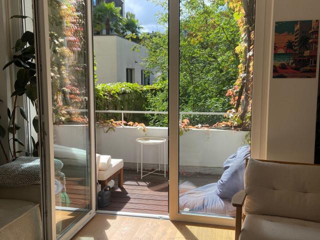 Stylish Fully Furnished Apartment in Cologne Südstadt with 2 Balconies