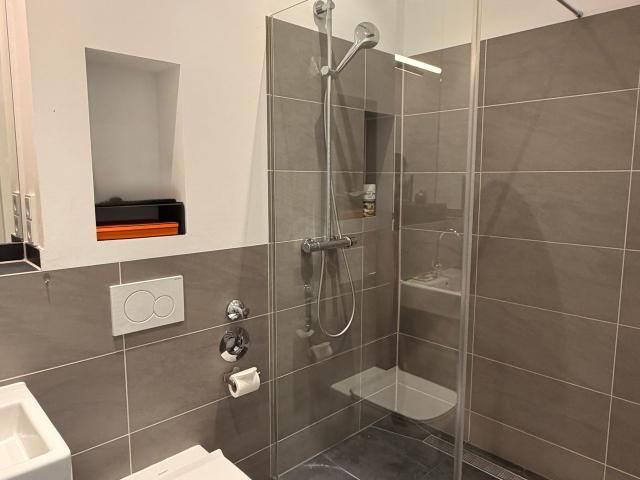 Stylish Fully Furnished Apartment in Prime Ehrenstraße Location, Koln Amsterdam Apartments for Rent