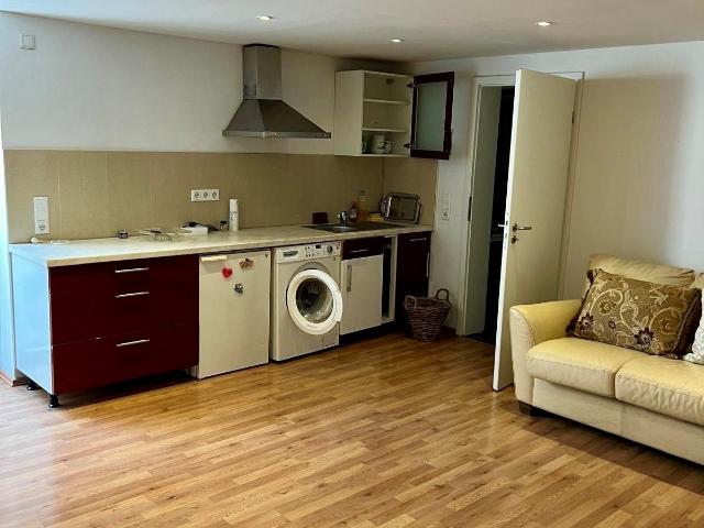Stylish Fully Furnished Apartment – Renovated & Close to Düsseldorf Airport and Messe, Dusseldorf Amsterdam Apartments for Rent