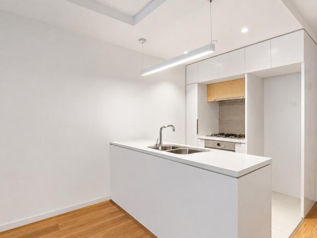 Stylish Fully Furnished Apartment with Yarra River Lifestyle