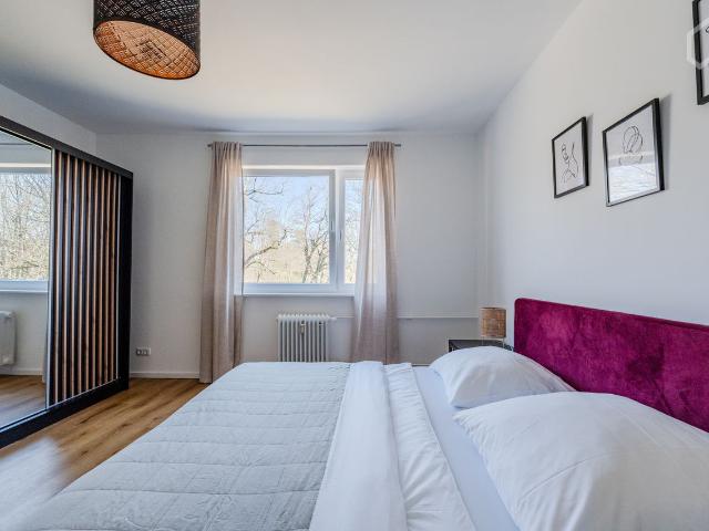 Stylish & Fully Furnished Apartment with Balcony – Quiet Green Area near Park, Berlin Amsterdam Apartments for Rent