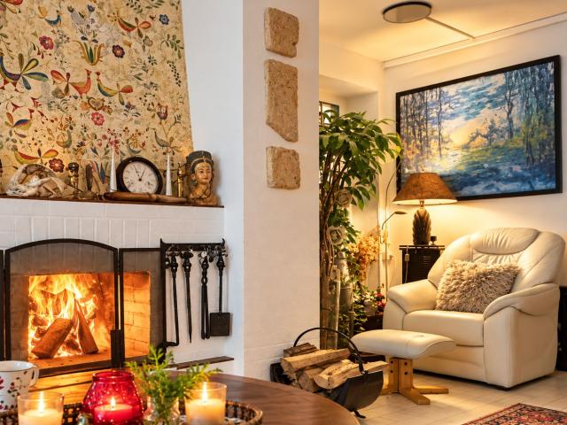 Stylish Fully Furnished Apartment with Fireplace, Whirlpool & Spacious Terrace