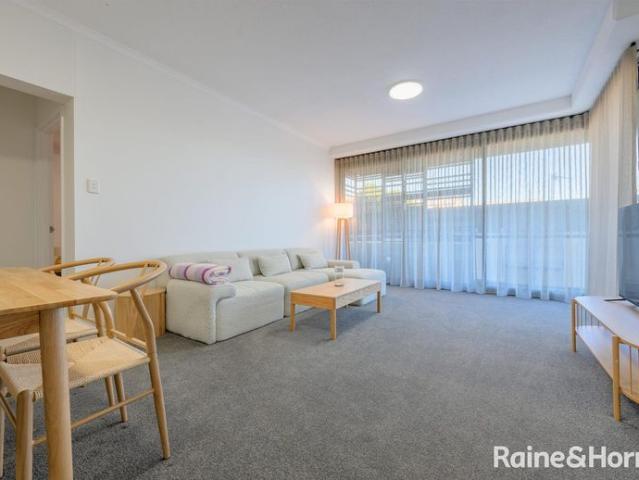 Stylish Fully Furnished CBD Apartment Move Straight In!