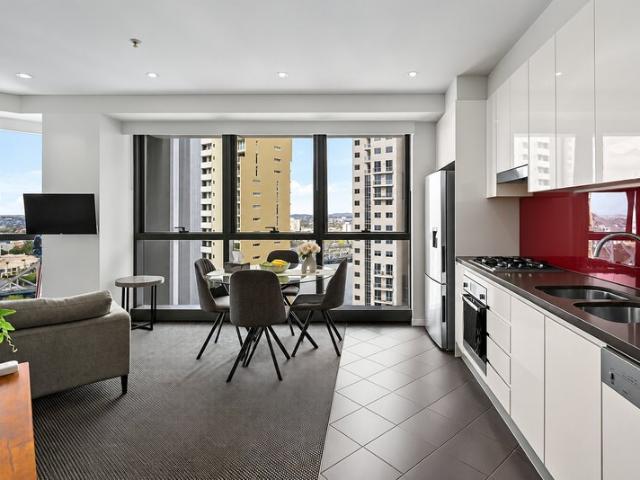 Stylish Fully Furnished One Bedroom near the Story Bridge & Howard Smith Wharves !