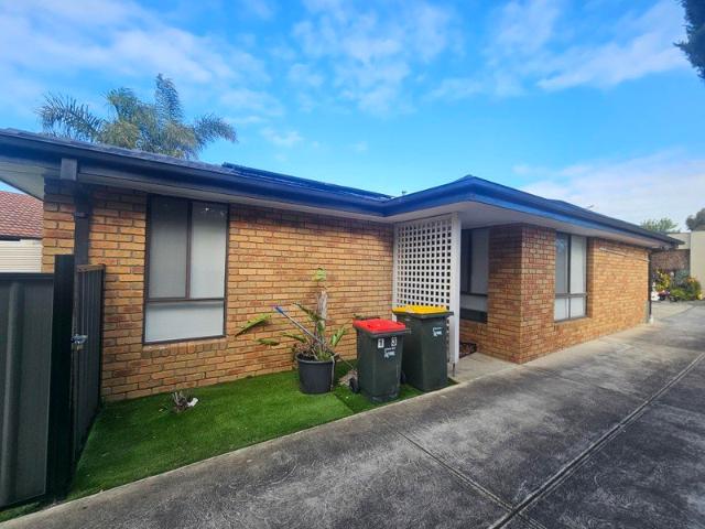 STYLISH, FULLY RENOVATED UNIT IN A GREAT LOCATION!