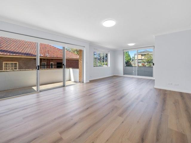 Stylish Fully Renovated Apartment in Boutique Block of Six
