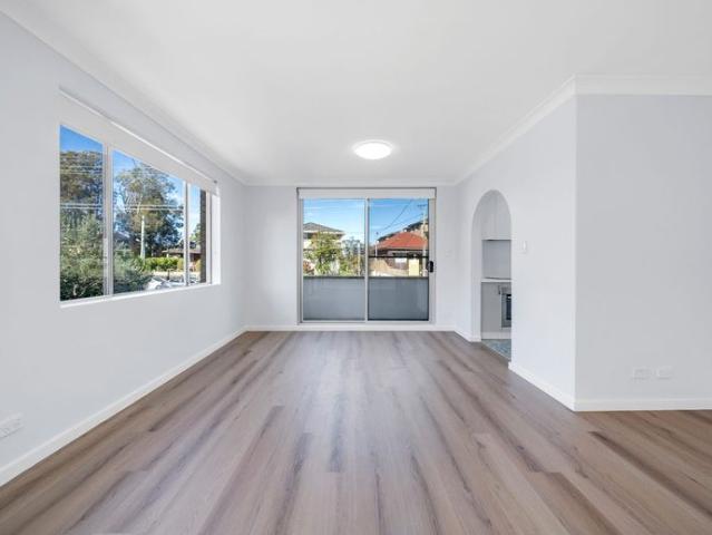 Stylish Fully Renovated Apartment in Boutique Block of Six