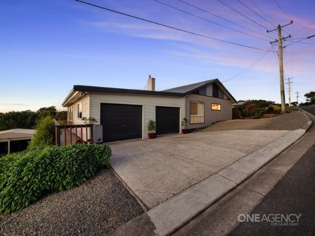 Stylish, Fully Updated Home with Duck River Views