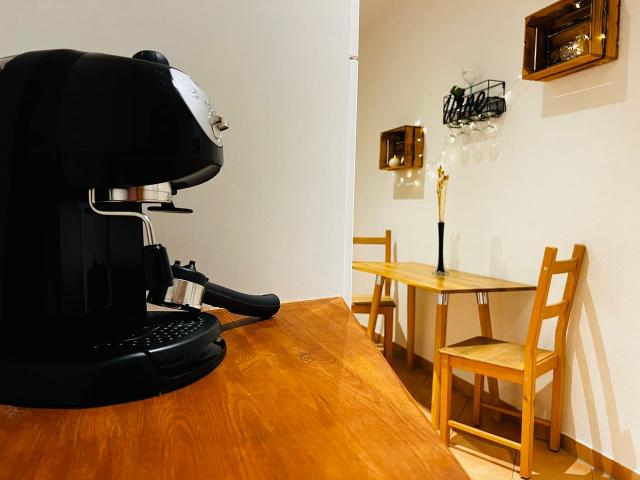 Stylish Furnished 1 Bedroom Apartment in Leipzig Lindenau – Perfect for Long Term Stays & Flat Shares, Leipzig Amsterdam Apartments for Rent