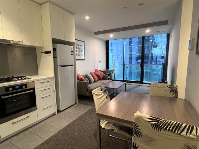 Stylish Furnished 2 Bedrooms Apartment in the Heart of Melbourne CBD