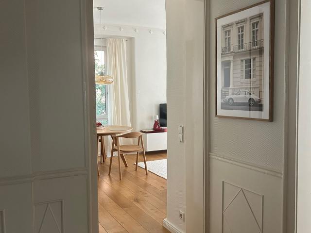 Stylish furnished temporary living in Stuttgart West, Stuttgart Amsterdam Apartments for Rent