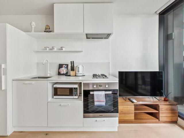 Stylish Furnished Apartment in the Heart of South Yarra