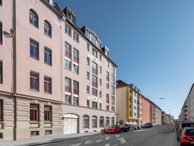 Stylish furnished apartment with a spacious bright living room and underground parking Maxorstadt, Munchen Amsterdam Apartments for Rent