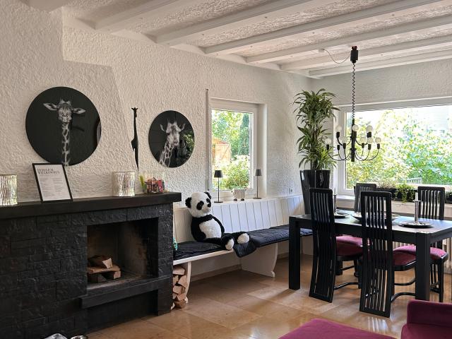 Stylish Furnished Apartment with Fireplace near Trappensee