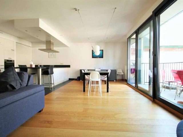 Stylish Furnished apartment with parking in Trendy Zuid