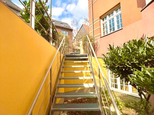 Stylish, furnished garden flat near the Rhine ideal for expats & business travellers in Düsseldorf Oberkassel, Dusseldorf Amsterdam Apartments for Rent