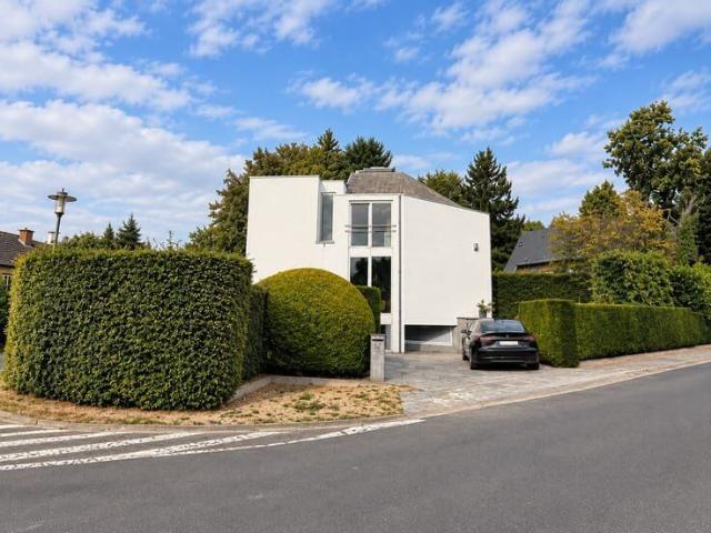Stylish Furnished Home + Garden & Swim Pond | Short Term