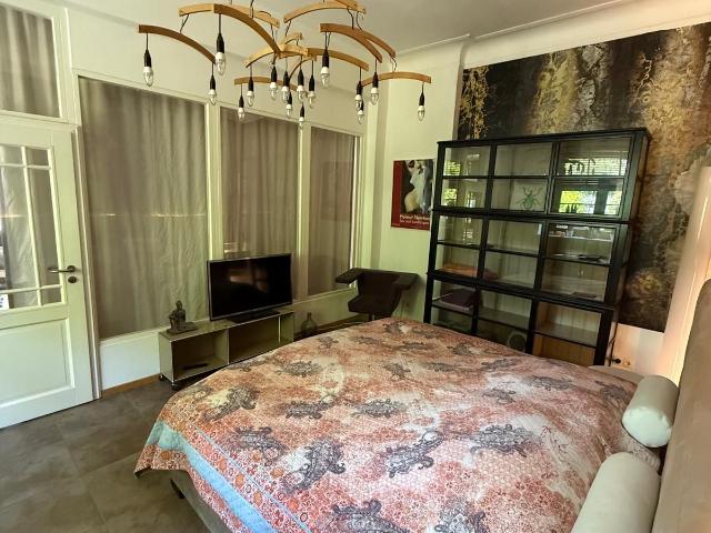 Stylish furnished rental apartment in a charming old building Hoheluft Ost Eppendorf