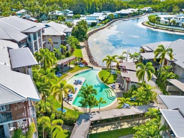 Stylish Furnished Room in Lagoon & Pool View Apartment