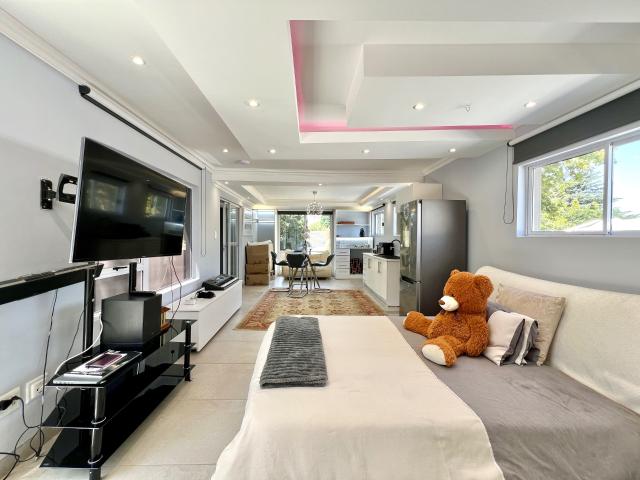 Stylish Furnished Studio Apartment in Parkmore