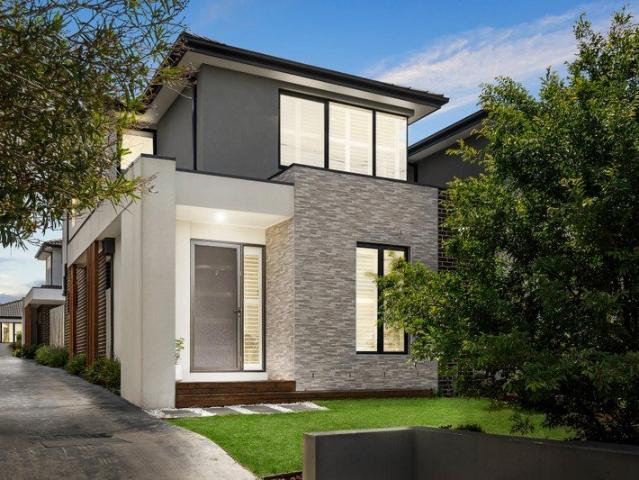 Stylish Family Townhouse with North Facing Outdoor Living