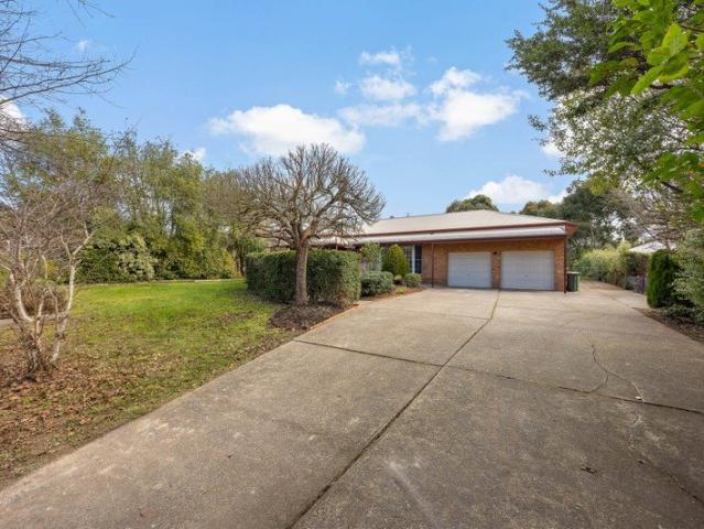 Stylish Family Character On ½ Acre Approx