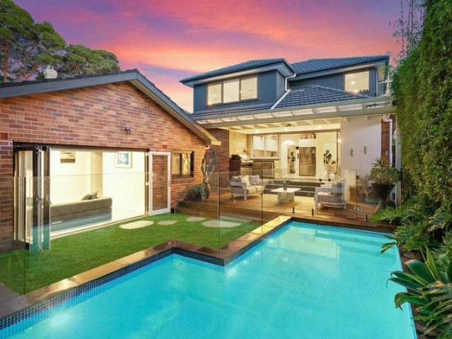 Stylish family entertainer with second residence
