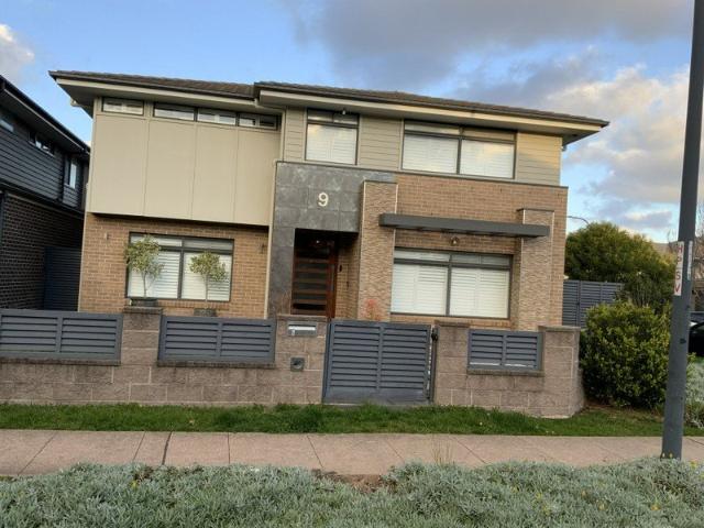 Stylish Family Haven in Moorebank Perfect for Entertaining!
