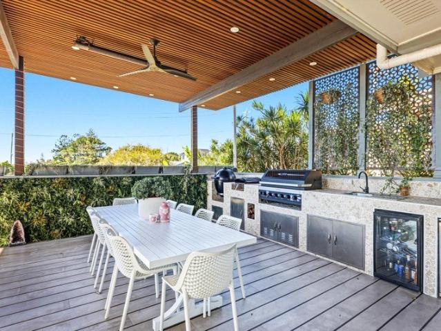 Stylish Family Home. Ocean Views & Dual Living
