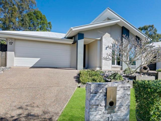Stylish Family Home, fully furnished with pool & media room