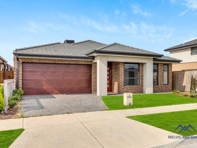 Stylish Family Home in a Thriving Growth Area, Close to Schools & Shopping