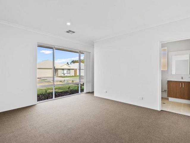 Stylish Family Home in Prime Secret Harbour Location