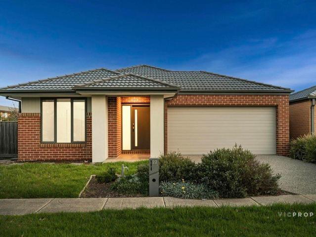Stylish Family Home in Saltwater Coast Walk to Resort Style Facilities