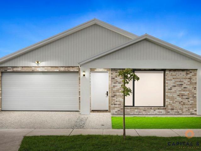Stylish Family Home, Walk to Shops!