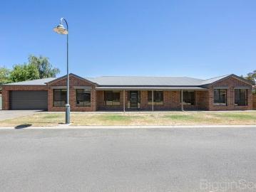 Stylish Family Home with Bonus Features in Miners Rest