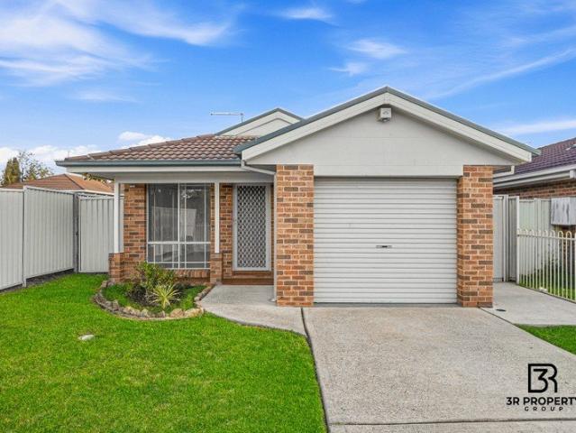 STYLISH FAMILY HOME WITH SWIMMING POOL!